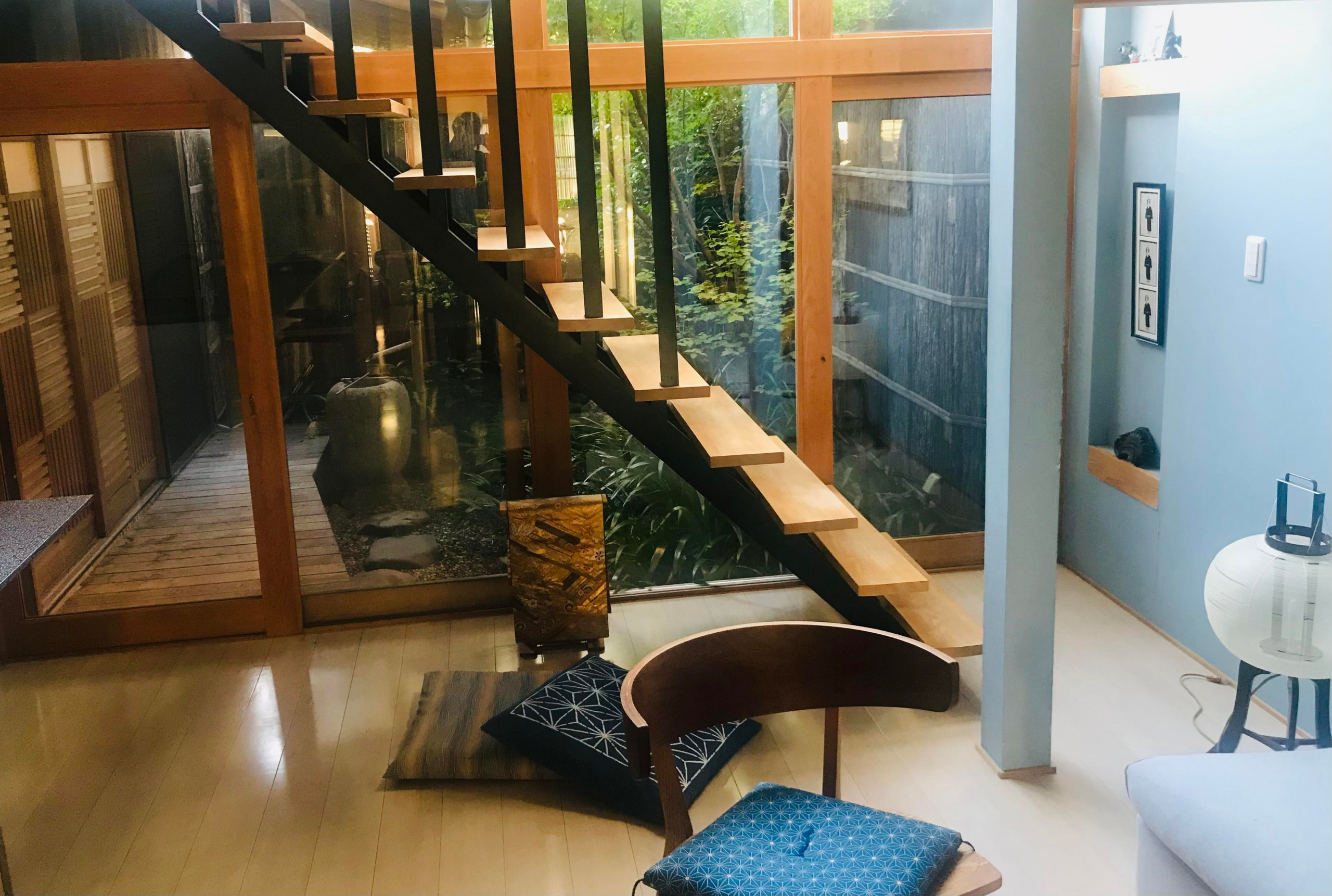 Livingroomandgarden2
