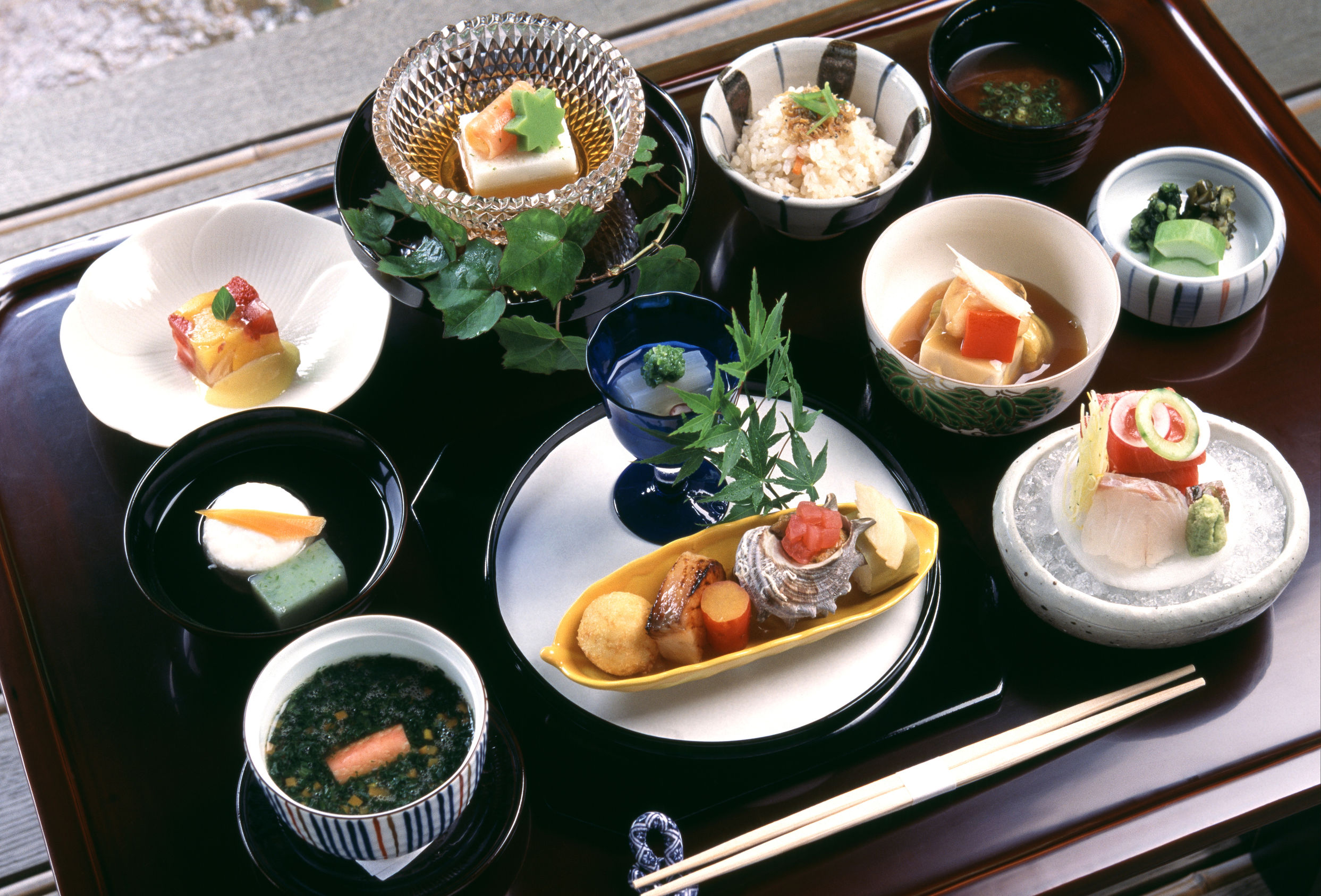 Dîner traditionnel japonais dans votre ryokan