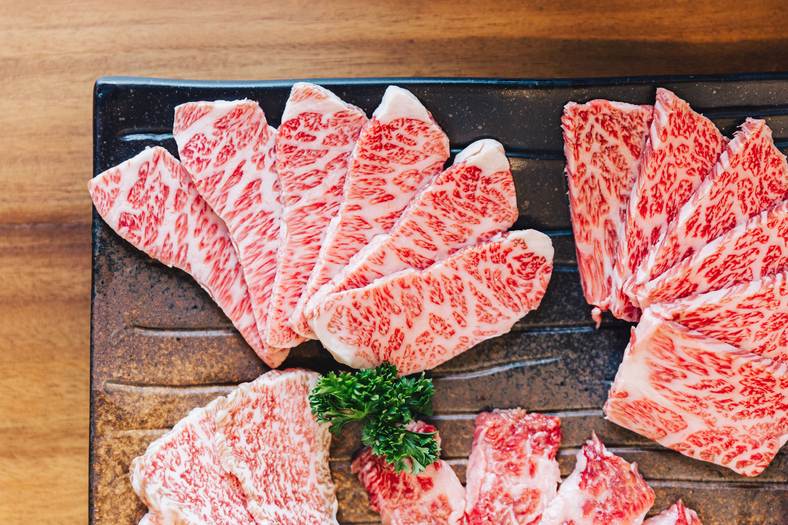 Sie können einen schönen Abend damit verbringen, Kobe-Rindfleisch in der Stadt Kobe zu genießen!