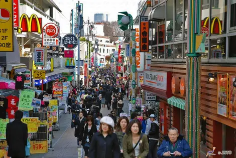 Les multiples magasins de la ruelle Takeshita