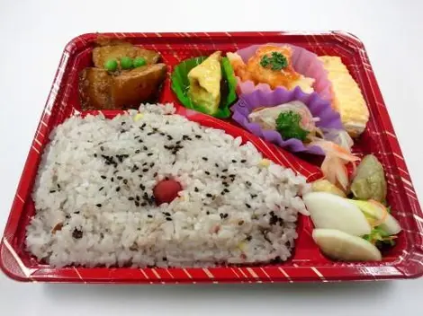 The ekiben come in the form of compartmentalized trays'm leaving commen all bentos.