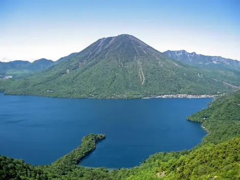 Lac Chuzenji et mont Nantai