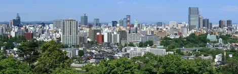 Vue de Sendai depuis le parc du château
