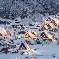 Shirakawago, village typique des Alpes Japonaises classé au patrimoine mondial