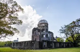 Le dôme de Genbaku, l'un des quelques bâtiments à ne pas avoir été entièrement décimés par la bombe tombée sur Hiroshima le 6 août 1945