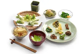 Dîner traditionnel japonais dans votre temple hôtelier