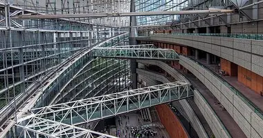 El atrio del Tokyo International Forum.