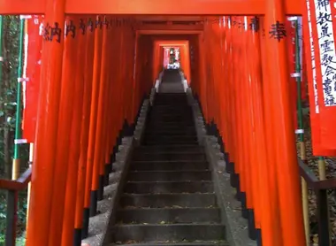 Il viale di torii del santuario Hie-Jinja.