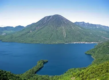 Lac Chuzenji et mont Nantai