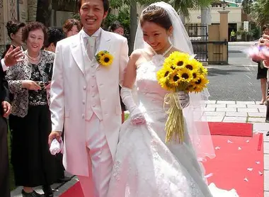 Au Japon, les hommes et les femmes s'habillent souvent en blanc
