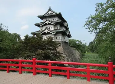 Le château de Hirosaki à Aomori.