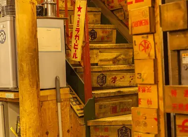 L'entrée d'un izakaya à Omoide Yokochô, Shinjuku