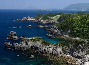 Shikine-jima es u na isla volcánica del archipiélago de Izu.