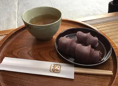 Akafuku mit Tee.