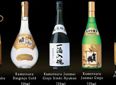Algunos de los sake más famosos de la destilería Kamotsuru.