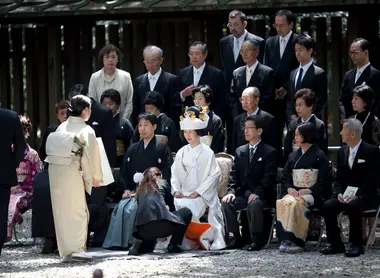 Cérémonie de mariage se déroulant au sanctuaire Meiji jingu de Tokyo