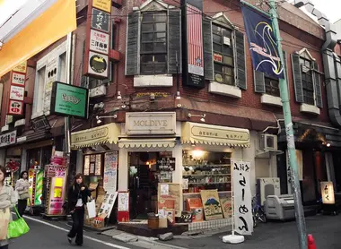 Rue commerçante du quartier
