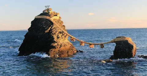 Les rochers mariés d'Ise